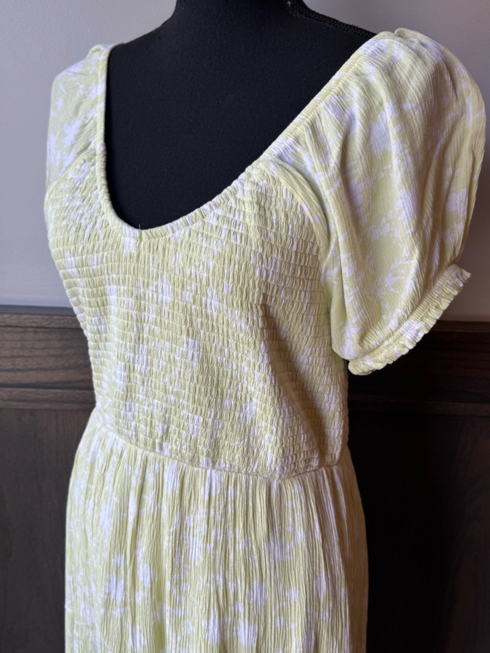 Ultra Flirt Light Yellow Green floral smocked Dress  1X - Picture 2 of 8